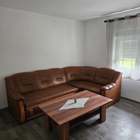 Apartman Mile - Holiday House Смолянац Экстерьер фото