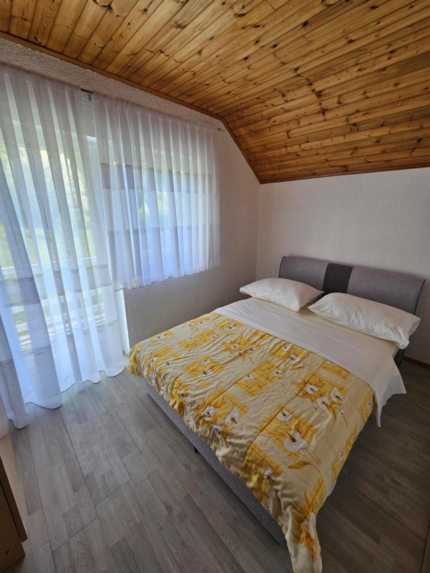 Apartman Mile - Holiday House Смолянац Экстерьер фото